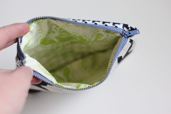 basic zipper pouch tutorial - see kate sew
