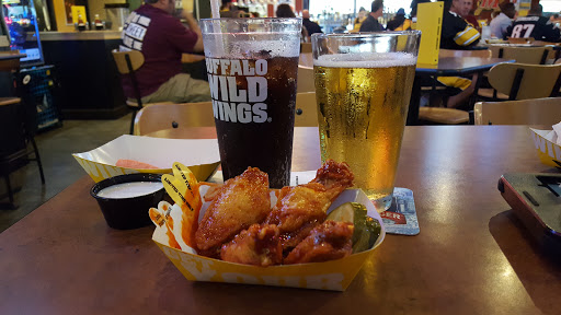 Chicken Wings Restaurant «Buffalo Wild Wings», reviews and photos, 2734 N Salisbury Blvd #5b, Salisbury, MD 21801, USA