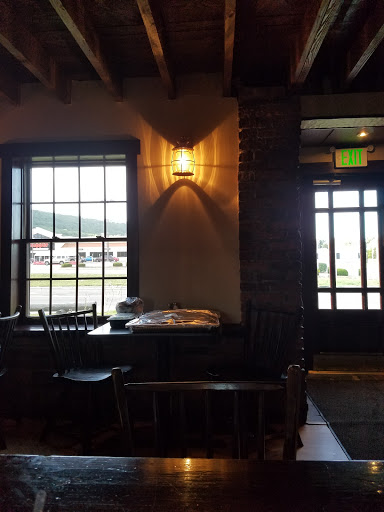 American Restaurant «Brass Lantern Tavern», reviews and photos, 42 Chenango Bridge Rd, Binghamton, NY 13901, USA