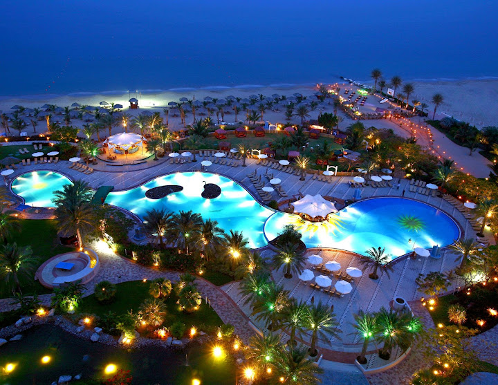 Le Meridien Al Aqah Beach Resort nightview