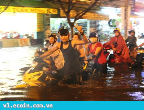 Ở Sài Gòn nước đắt lắm toàn chờ trời mưa để đi tắm với rửa xe =)) Ở Sài Gòn nước đắt lắm toàn chờ trời mưa để đi tắm với rửa xe =))