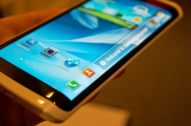 Samsung-CES-2013-Curved-OLED-Phone-Front.