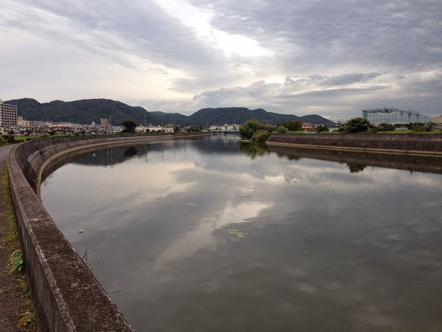 幻想的な雲模様竹馬川上空-2