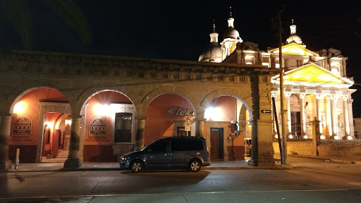 Hotel Los Arcos, Plaza Principal No. 10, Zona Centro, 37980 San José Iturbide, Gto., México, Hotel en el centro | GTO