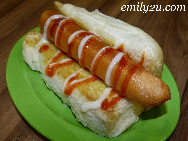 jumbo hot dog (KJ Fusion) most delicious Ipoh food