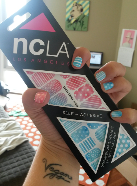 Package of ncLA designer nail wraps