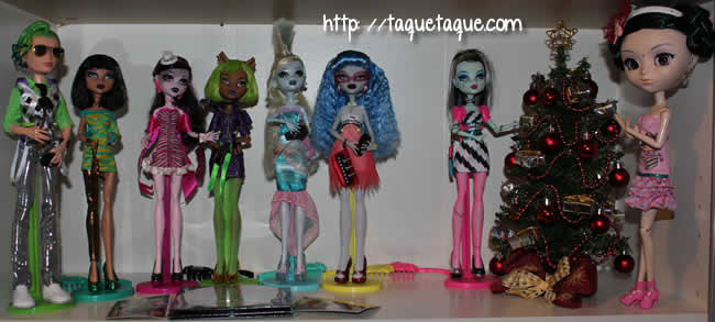 algunos de mis Monster High (aunque la colocación es provisional)