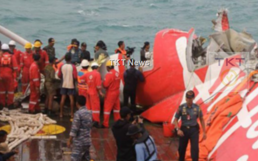 Phi công phụ cầm lái QZ8501 chẳng thể cứu nổi máy bay? - 1