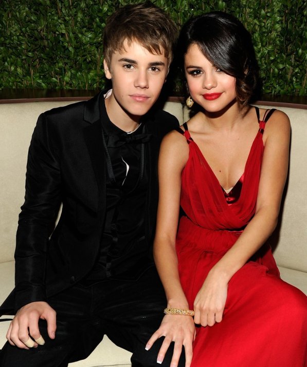 selena gomez and justin bieber red carpet. Justin and Selena were dressed