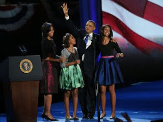 Barack Obama et sa famille lors de son discours mercredi 7 novembre après sa réélection à la présidentce des Etats-unis/ Photo AFP