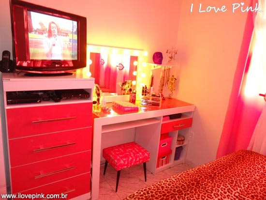 Meu quarto cor de rosa - Letícia