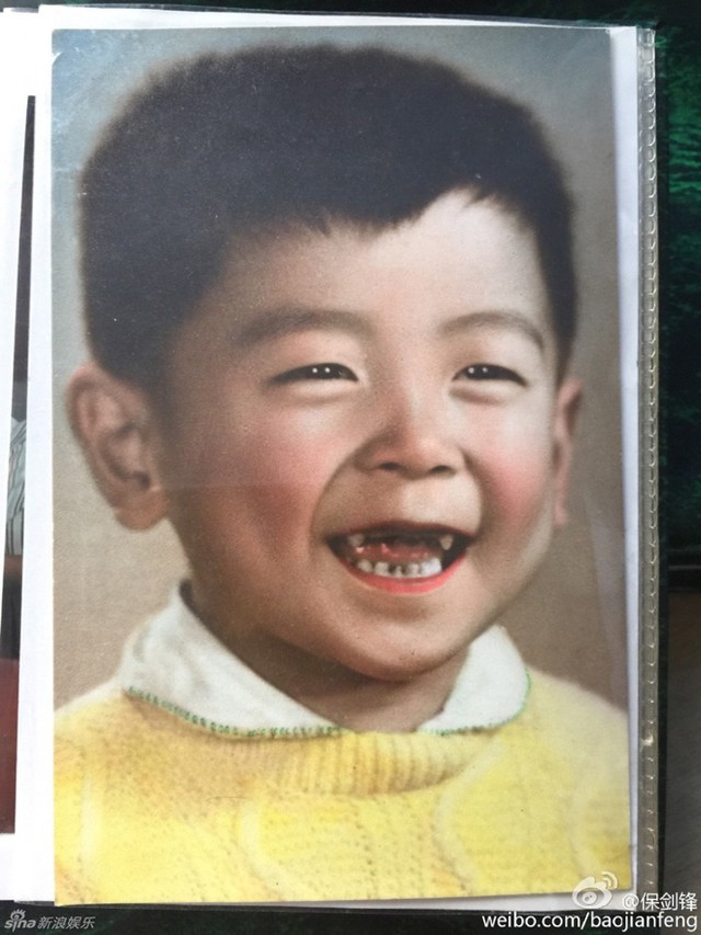Bảo Kiếm Phong cười tươi khoe răng sâu vô cùng đáng yêu. Bảo Kiếm Phong cười tươi khoe răng sâu vô cùng đáng yêu.