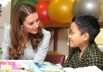 Princess Kate Middleton menceriakan pesakit di Hospis Malaysia