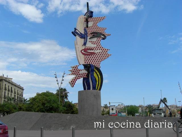 El Cap de Barcelona, escultor Roy Lichtenstein - Paseo Colón, Barcelona, España (Лицо Барселоны, скульптор Рой Лихтенштейн – проспект Колумба, Барселона, Испания)