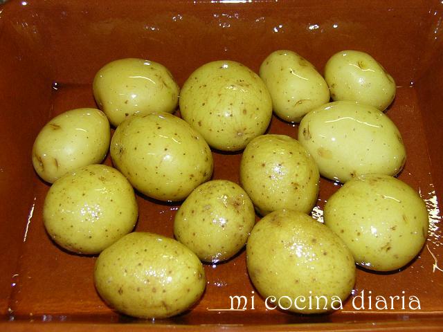 Patatas aromáticas a la sal (Ароматная картошка, запеченная в соли)