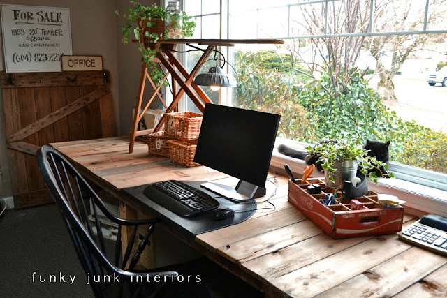 pallet wood projects desk via Funky Junk Interiors