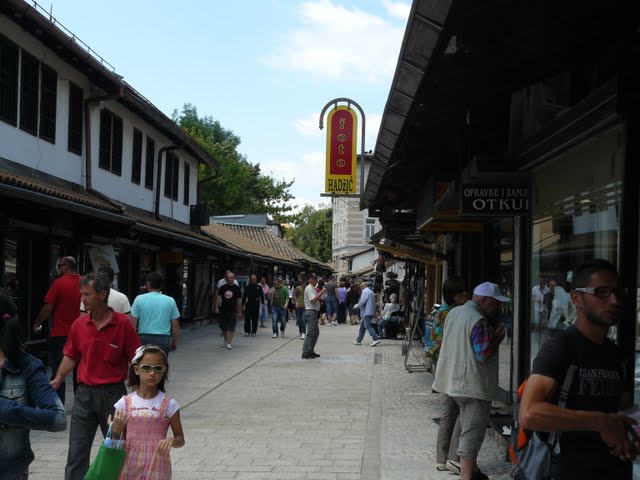 Sarajevo resurge de sus cenizas. - Sarajevo resurge de sus cenizas. (4)