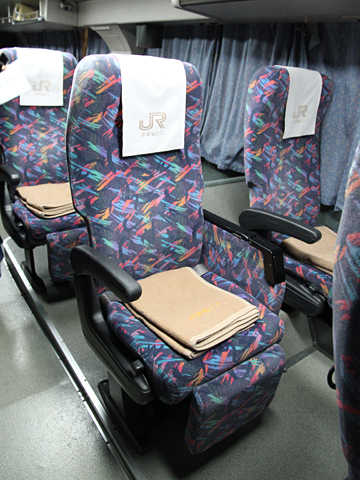 JR東海バス「オリーブ松山号」　744-01991　シート