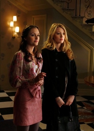 Blake Lively and Leighton Meester - Page 5 Serena-and-blair-photo