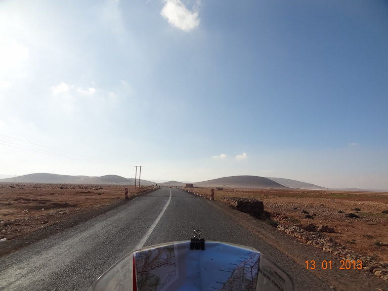 Por Marrocos e Mauritãnia, a queimar Pneu e Gasolina  - Página 2 DSC05702