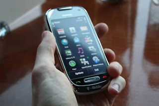 Nokia-C7-Astound-TMobile-In-Hand-Feel