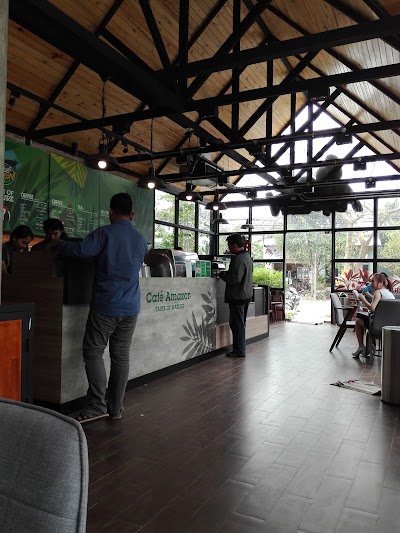 Photos of Caf&eacute; Amazon Chalet Tk