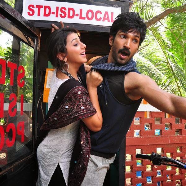 Aadhi and Nikki in a still from Tamil movie Yagavarayinum Naa Kaakka. (Pic: Viral Bhayani)