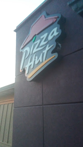 Pizza Restaurant «Pizza Hut», reviews and photos, 71 E South St, Geneseo, NY 14454, USA