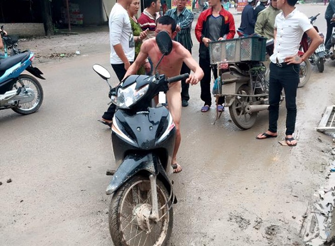 Tên trộm cởi truồng chạy lông nhông giữa đường để thoát tội ảnh 4 Tên trộm cởi truồng chạy lông nhông giữa đường để thoát tội ảnh 4