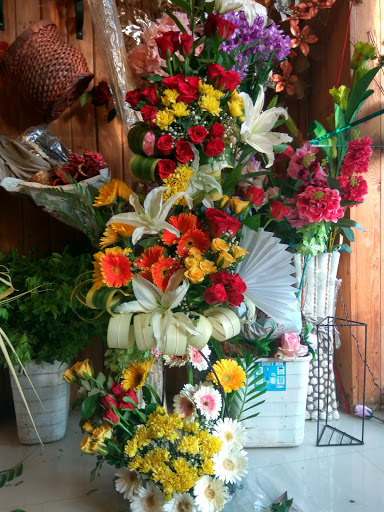 Ferns N Petals – Florist & Gift Shop, Shop No. 2/3, Tirupati Plaza, Near Icici Bank, Vapi, Gujarat 396195, India, Souvenir_Shop, state GJ
