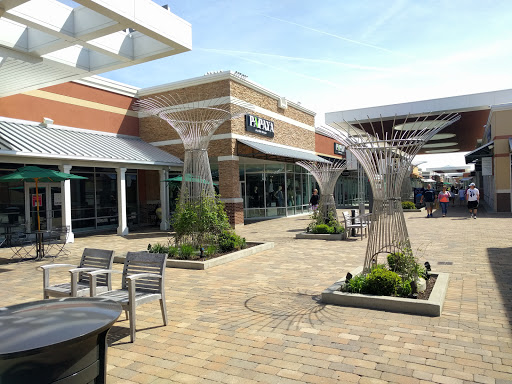 Shopping Mall «Taubman Prestige Outlets», reviews and photos, 17057 N Outer 40 Rd, Chesterfield, MO 63005, USA
