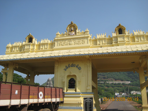 Sri Panakala Lakshmi Narasimha Swamy Temple, Main Bazar Rd, Kothapet, Mangalagiri, Andhra Pradesh 522503, India, Place_of_Worship, state AP