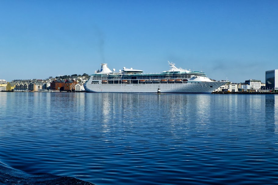 Куда подует ветер, туда и облака: круиз по фьордам на Vision of the Seas, май 2013