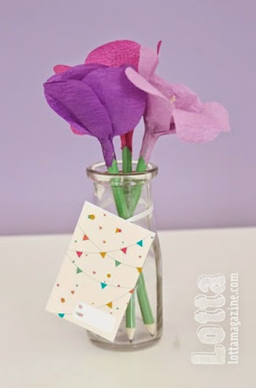 Atividade escolar - Flor de papel crepom