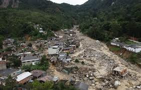 Riu devastat per inundacions a la serra de Rio de Janeiro