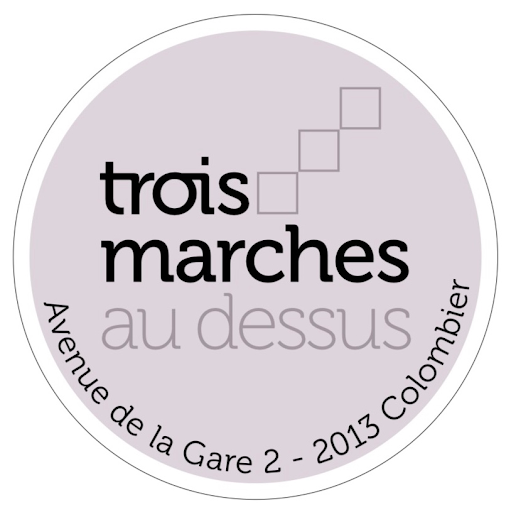 Trois Marches au Dessus logo