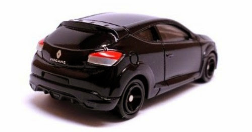 Chiếc Ô tô Renault Megane RS màu đen có thiết kế chắc chắn, không góc cạnh, rất an toàn cho trẻ nhỏ