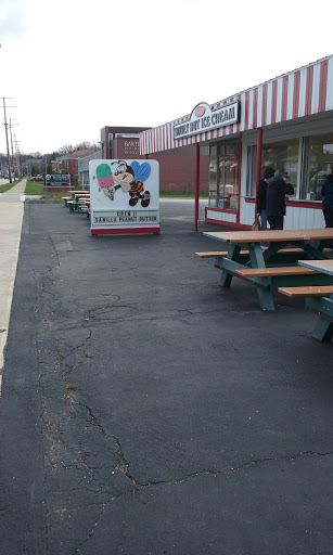 Ice Cream Shop «Honey Hut Ice Cream Shoppe», reviews and photos, 6250 State Rd, Cleveland, OH 44134, USA