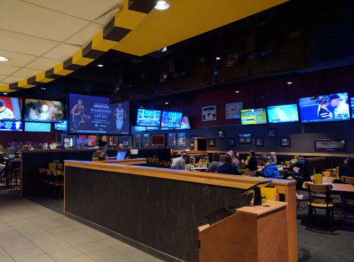 Chicken Wings Restaurant «Buffalo Wild Wings», reviews and photos, 1285 W Pearce Blvd, Wentzville, MO 63385, USA
