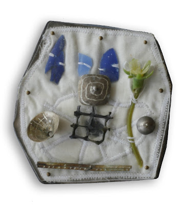  Silvia Walz -  "23 of May" brooch - Series 'Recollect' 2002-2003 - silver, textil, plastic