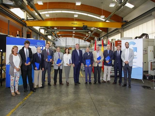 Juan Soler ha firmado hoy 16 convenios de colaboración  con los nueve presidentes de los polígonos industriales  de Getafe, adjudicatarios de los 200.000 euros del fondo de  apoyo a la industria