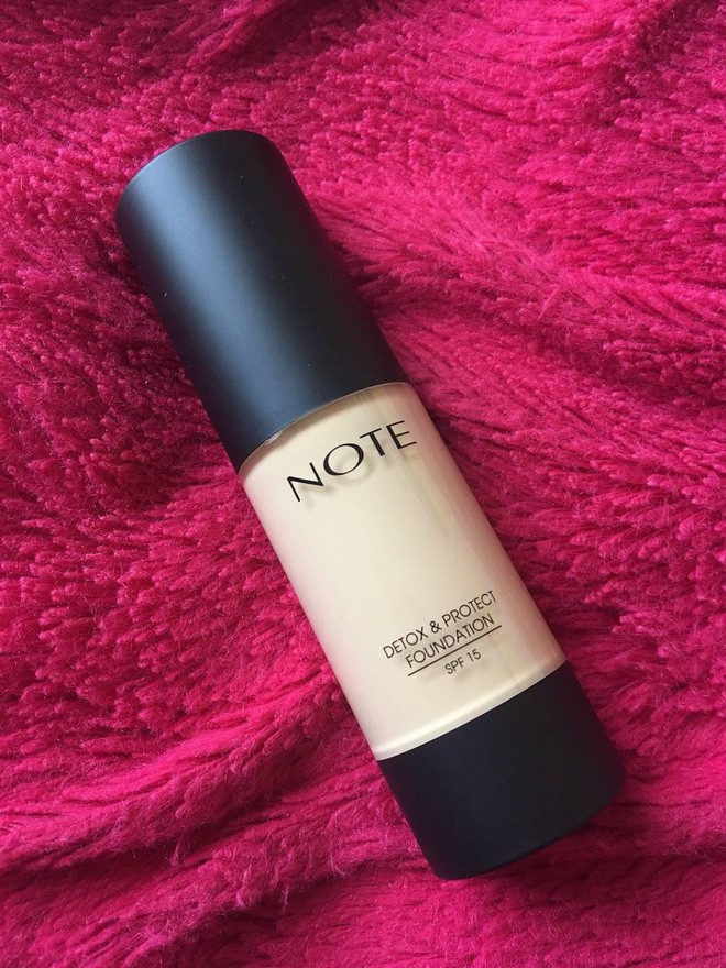 Note Detox and Protect Foundation SPF 15