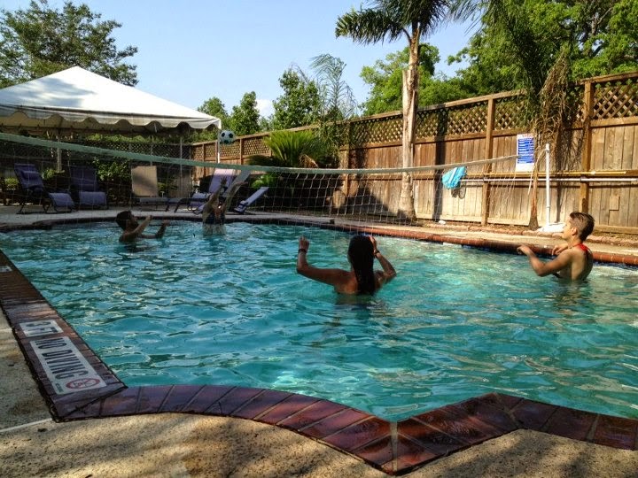 HI USA with a pool! Houston