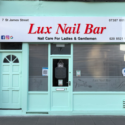 Lux Nail Bar logo