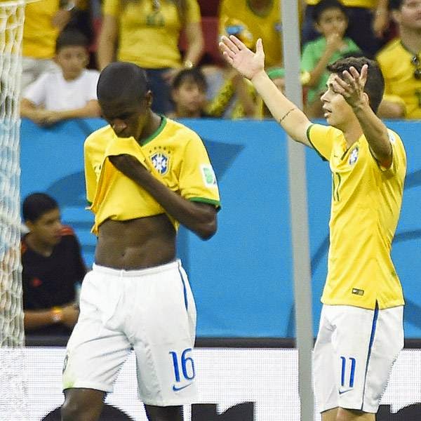 Brazil's midfielder Oscar (R) during the third place play-off football match between Brazil and Netherlands during the 2014 FIFA World Cup at the National Stadium in Brasilia on July 12, 2014.