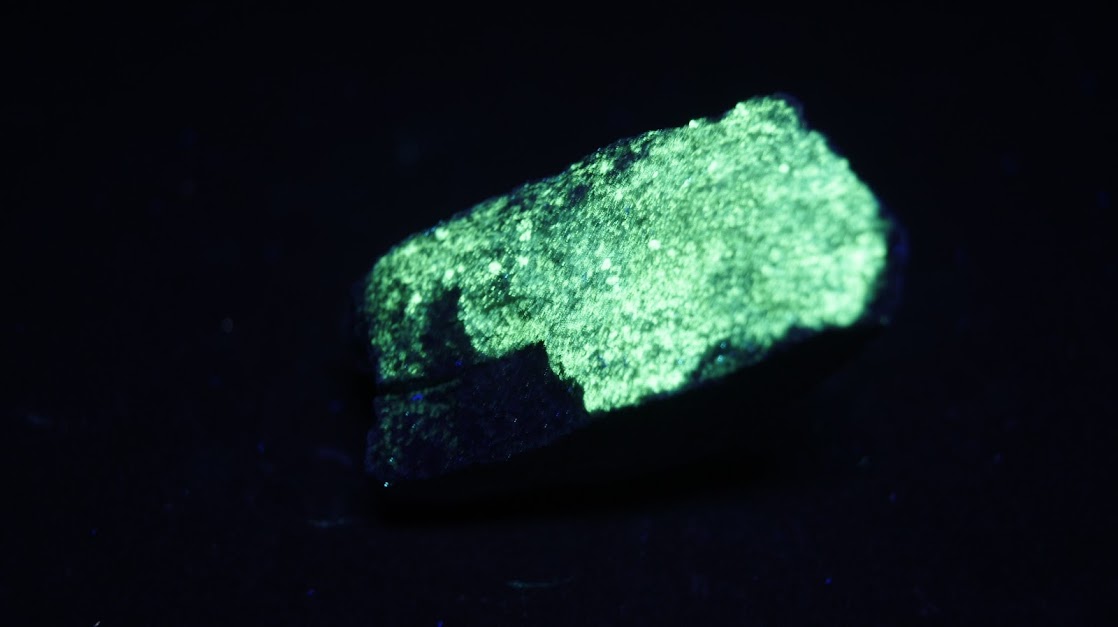 Colección de Minerales Fluorescentes - Página 2 NATROURANOSPINITA+%252C+M+Eureka%252C+La+Torre+de+Cabdella%252C+ESP.UVL