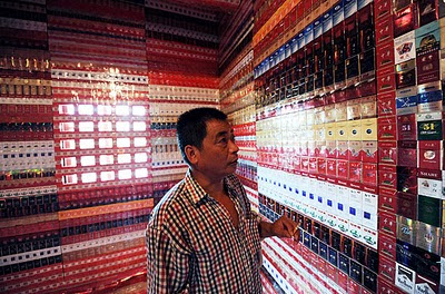 Wang Guohua sang kolektor bungkus rokok