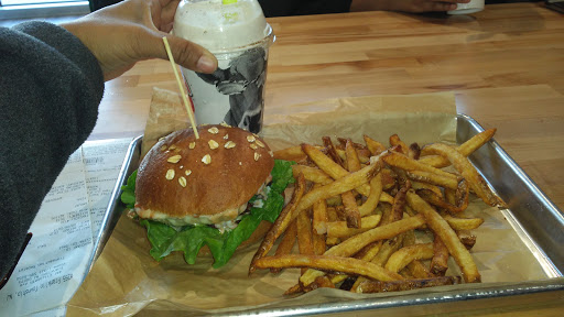 American Restaurant «MOOYAH Burgers, Fries & Shakes», reviews and photos, 441 Elizabeth Ave, Somerset, NJ 08873, USA