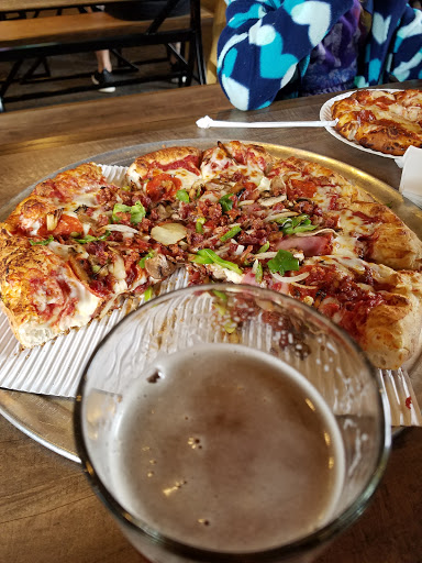 Pizza Restaurant «Lamppost Pizza Main Street Brewery», reviews and photos, 493 N Main St, Corona, CA 92880, USA