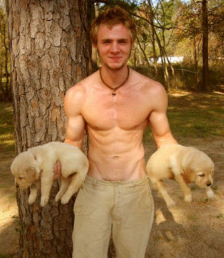 guys pets 16 Afternoon eye candy: Guys with animals! (25 photos)